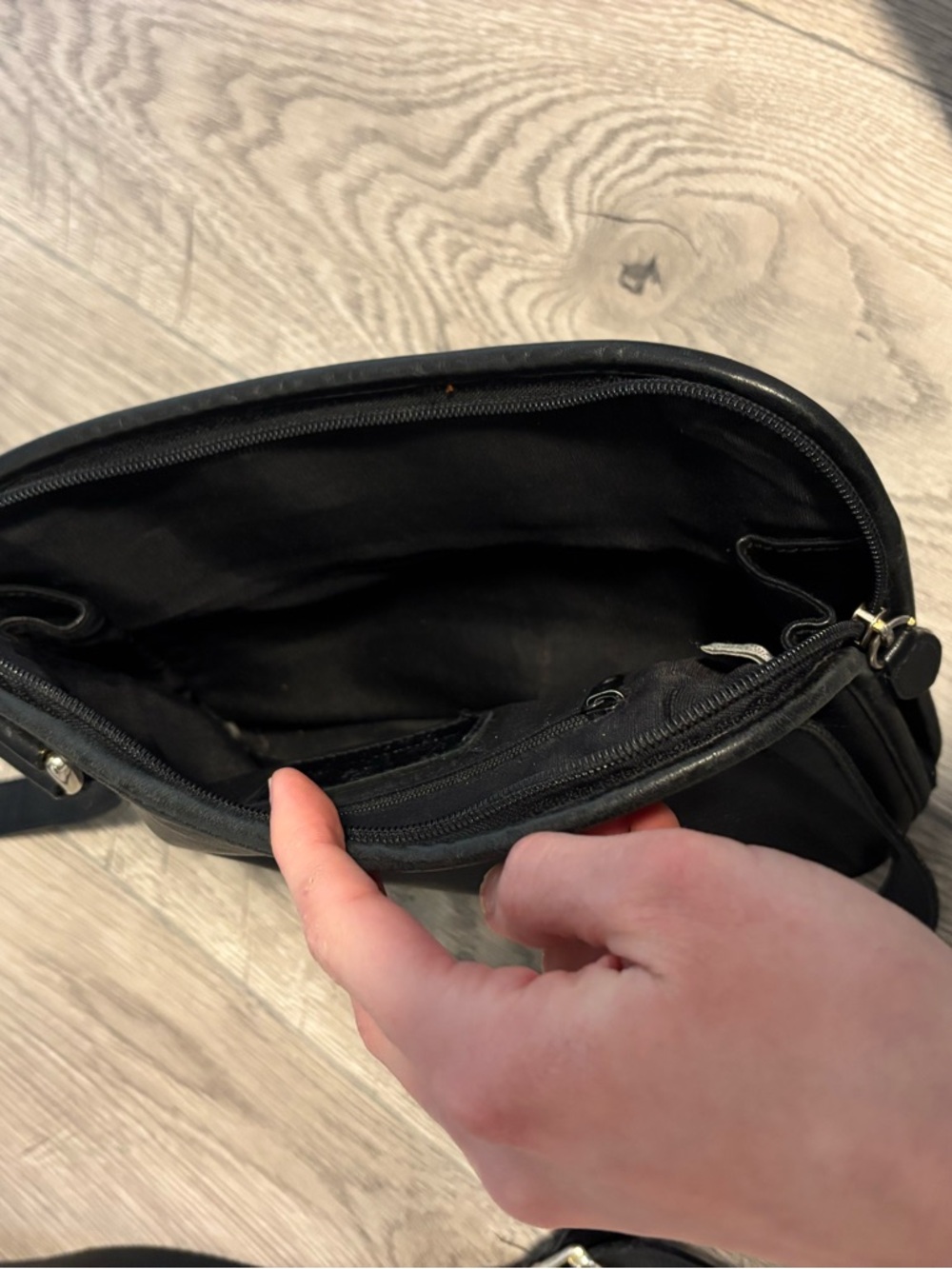 Vintage 90s Etienne Aigner Black Leather Crossbody Genuine Leather Everyday Bag - Picture 6 of 6
